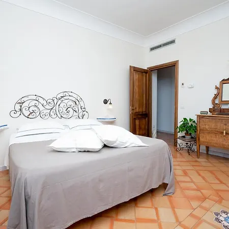 Ercole Di Oda ve Kahvaltı 4*